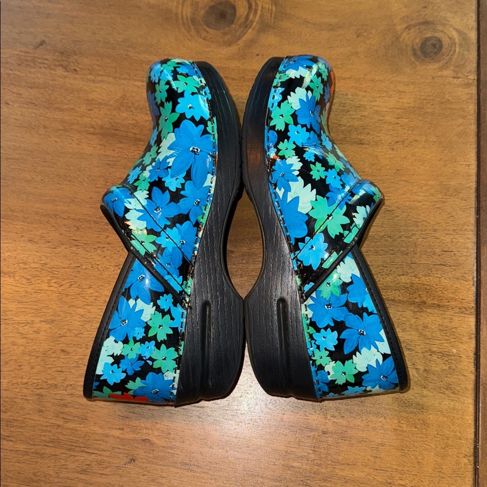 Dansko Floral w/Black Background Shoes - Picture 3 of 8